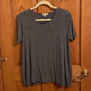 Cute casual stylish and versatile shirt.